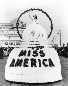 A black and white image of the oif logo.